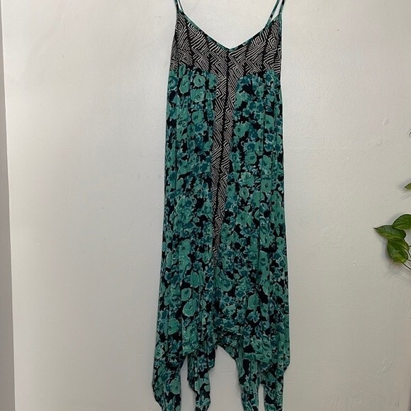 VOLCOM MIX PAISLEY PRINTED FLOWY HANDKERCHIEF HEM Spaghetti strap DRESS XS - Picture 3 of 11